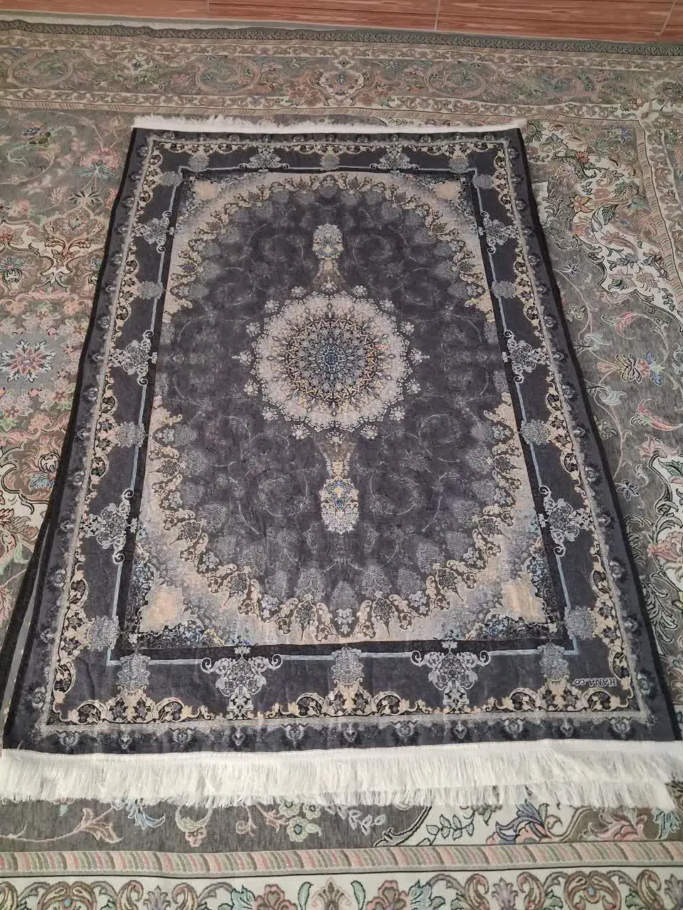 نمدی رو فرشی|گلیم، جاجیم، گبه|ساوه, |دیوار