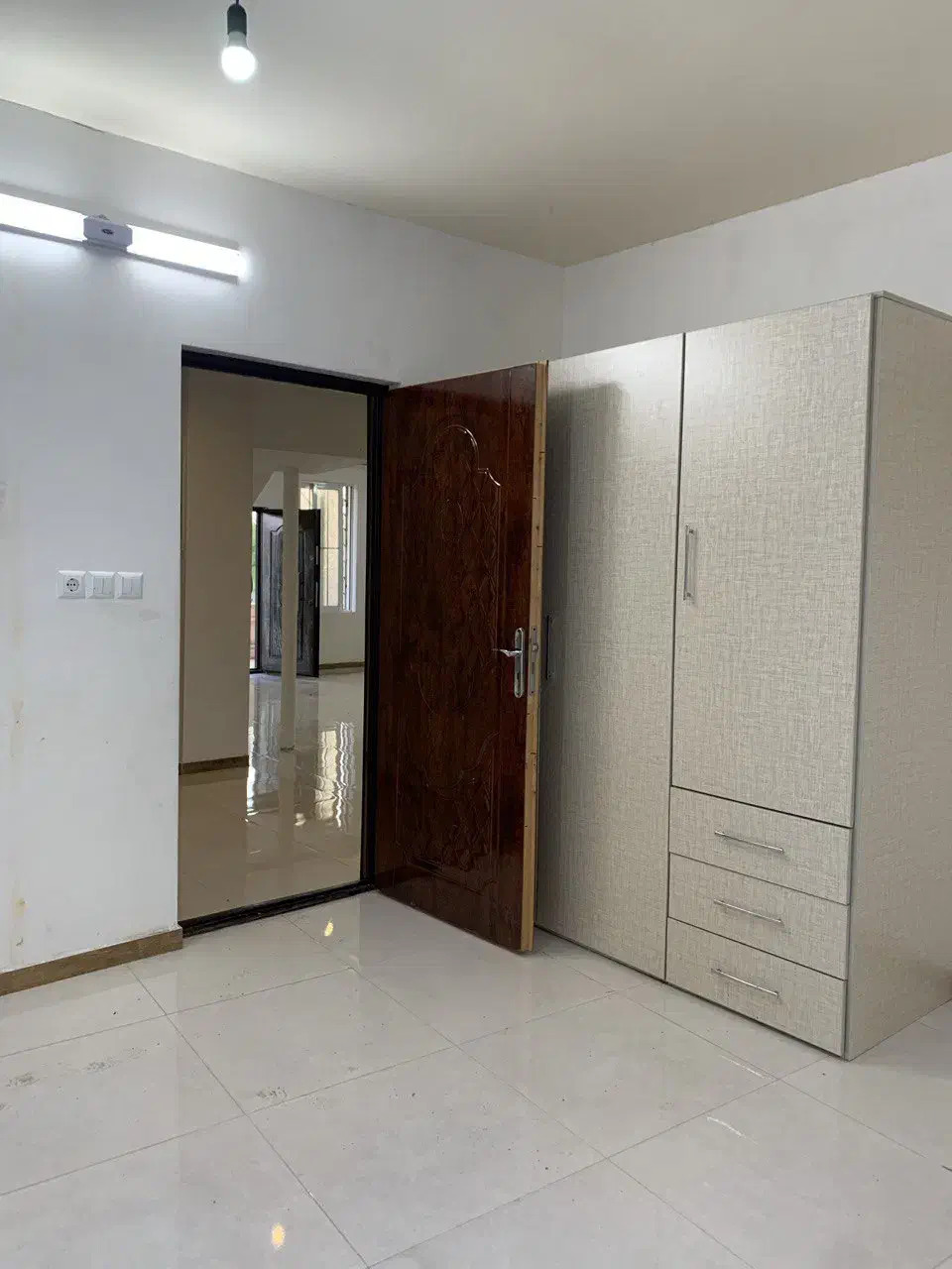 فروش ویلا نیم پیلوت با کولر و ابگرمکن محموداباد|فروش خانه و ویلا|محمودآباد, |دیوار