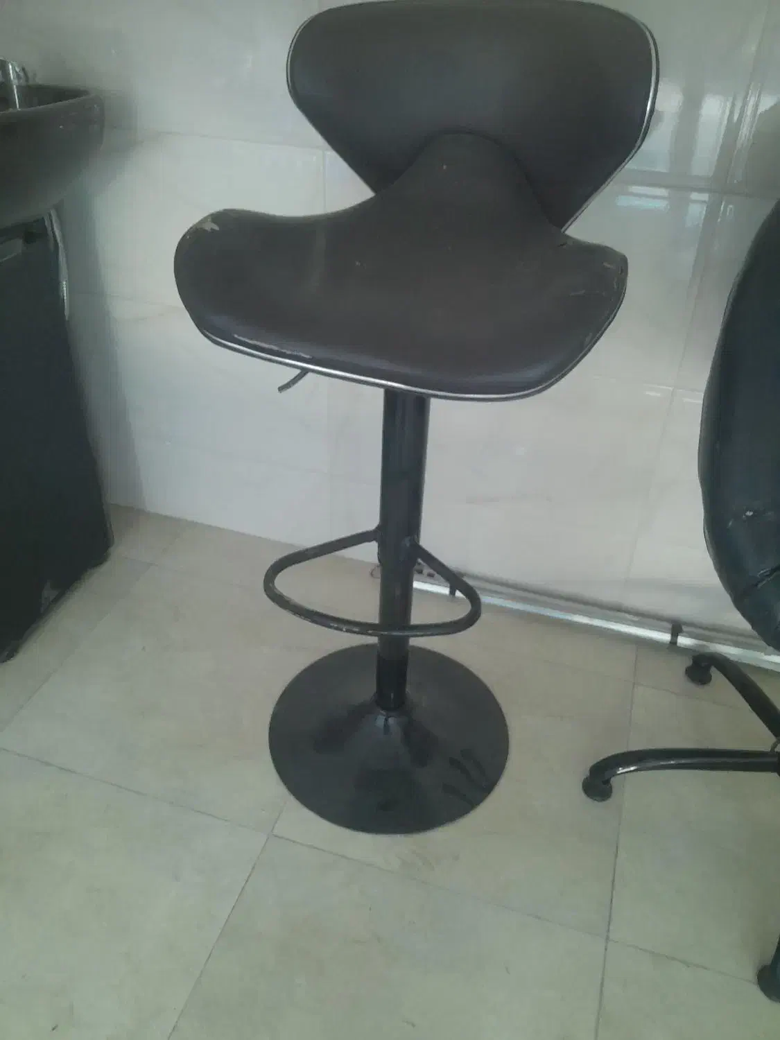 صندلی ها جفتشون سالمن هیچ مشکلی ندارن|صندلی و نیمکت|تهران, خاوران|دیوار