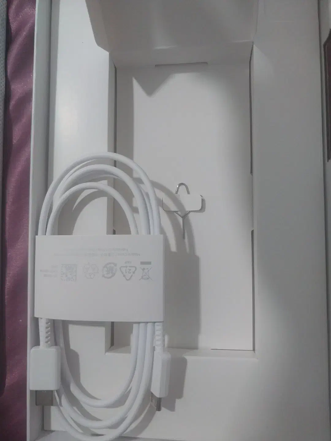 تبلت۸.۷ اینچ سامسونگ|تبلت|رباط‌کریم, رباط‌کریم|دیوار