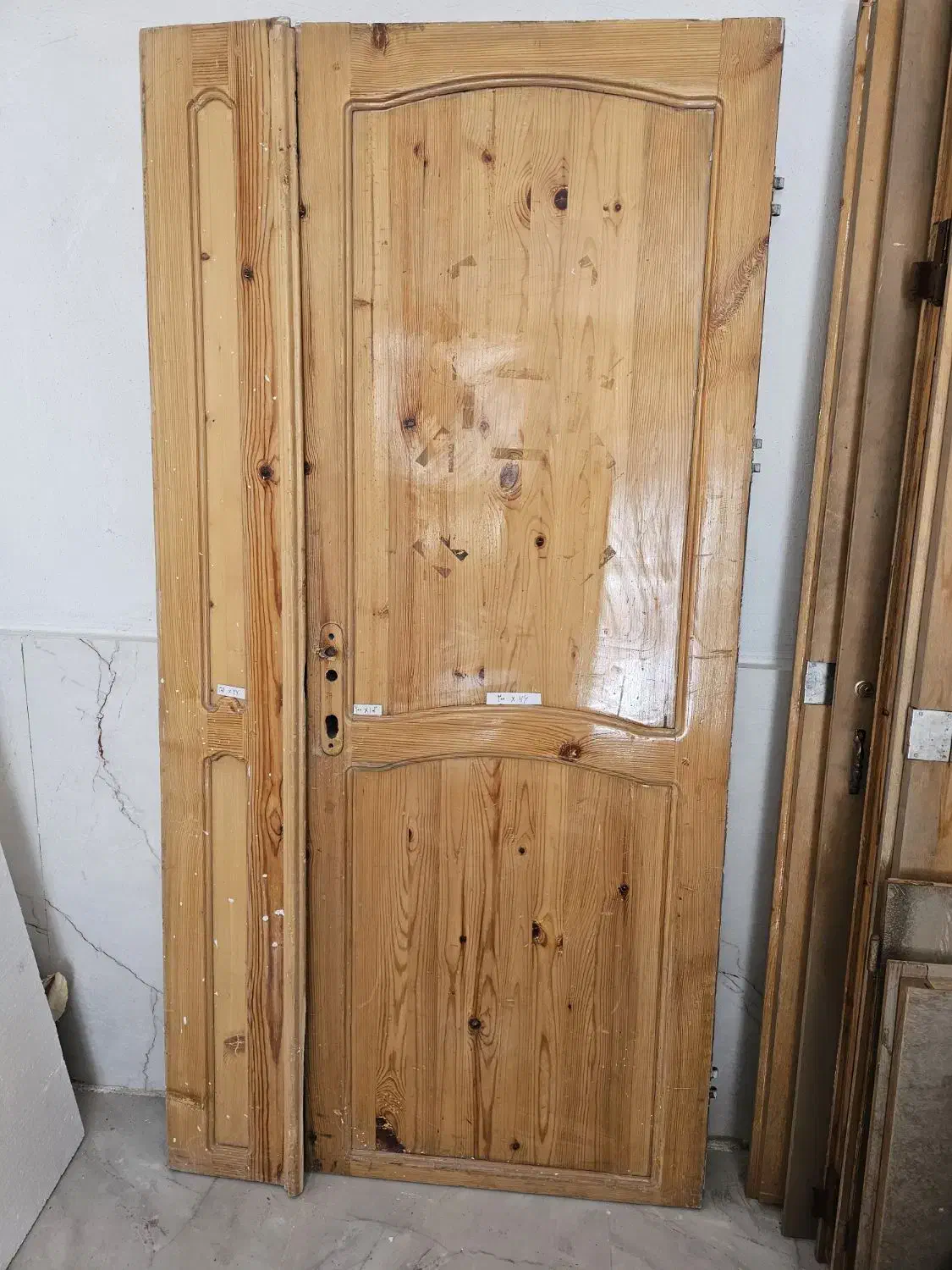 درب چوبی و آهنی با چهار چوب|مصالح و تجهیزات ساختمان|شیراز, فرهنگ شهر|دیوار