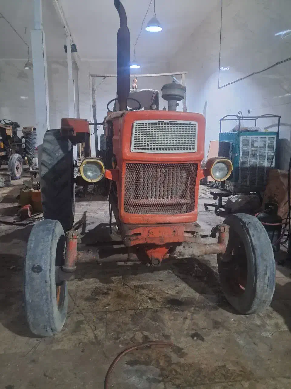 تراکتور|خودرو سنگین|قم, منبع آب|دیوار