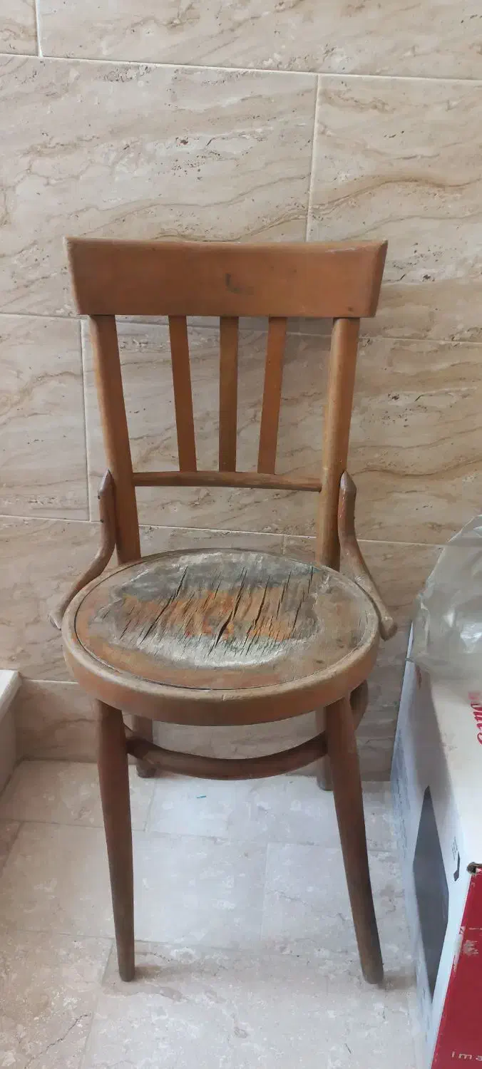 صندلی لهستانی قدیمی|کلکسیون اشیاء عتیقه|شهرضا, |دیوار