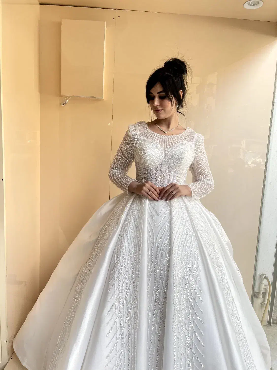 لباس عروس|لباس|شهریار, شهریار|دیوار