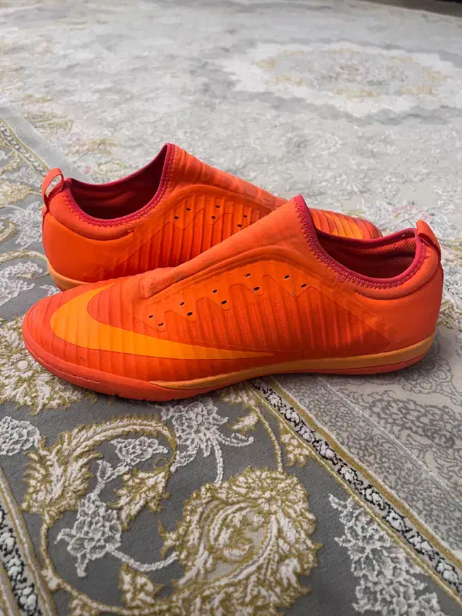 کتونی فوتبال سایز 44|کیف، کفش، کمربند|دماوند, گیلاوند|دیوار