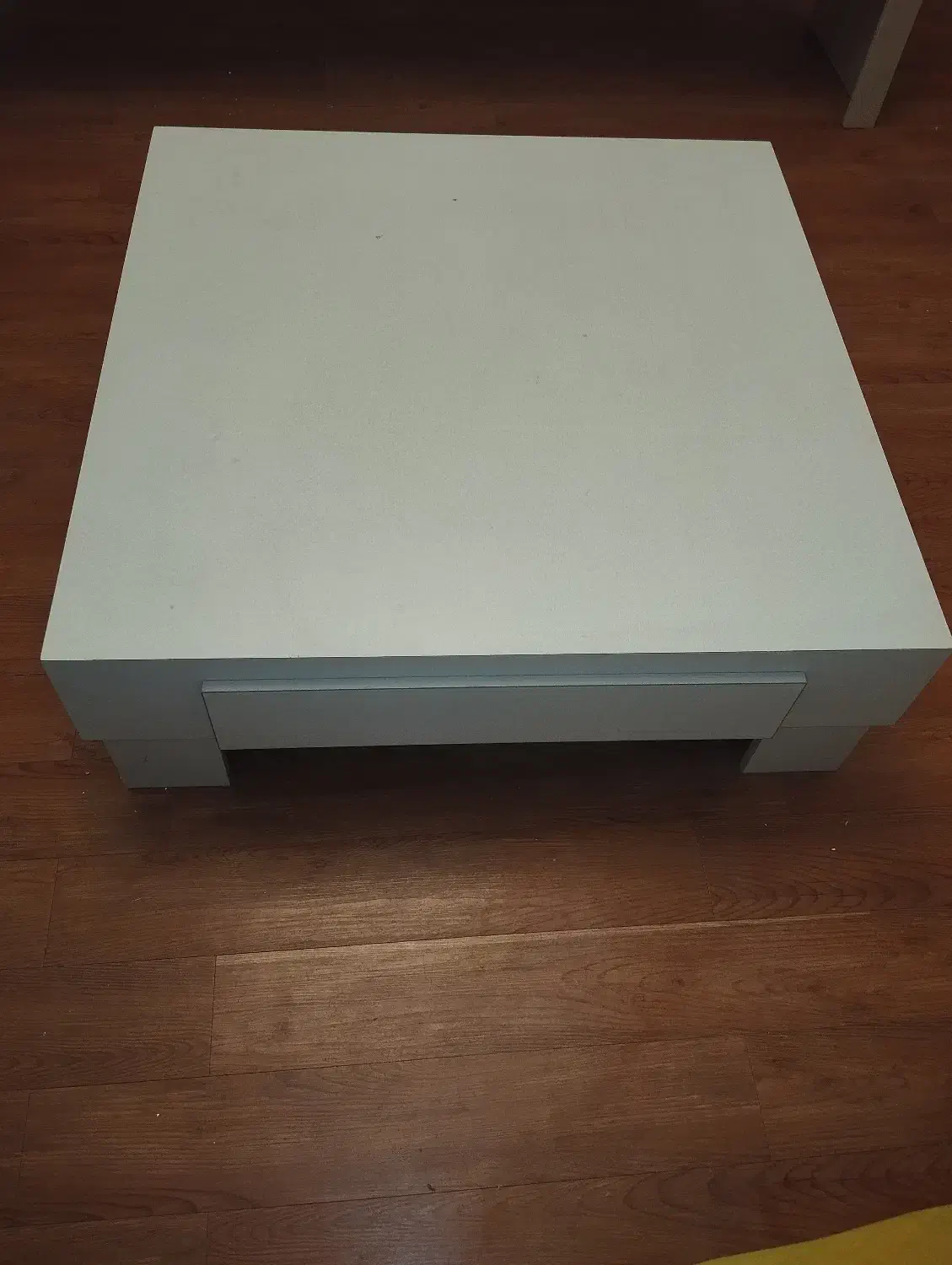 میز سفید وسط مبل کاملا نو|مبلمان خانگی و میز عسلی|بابل, |دیوار