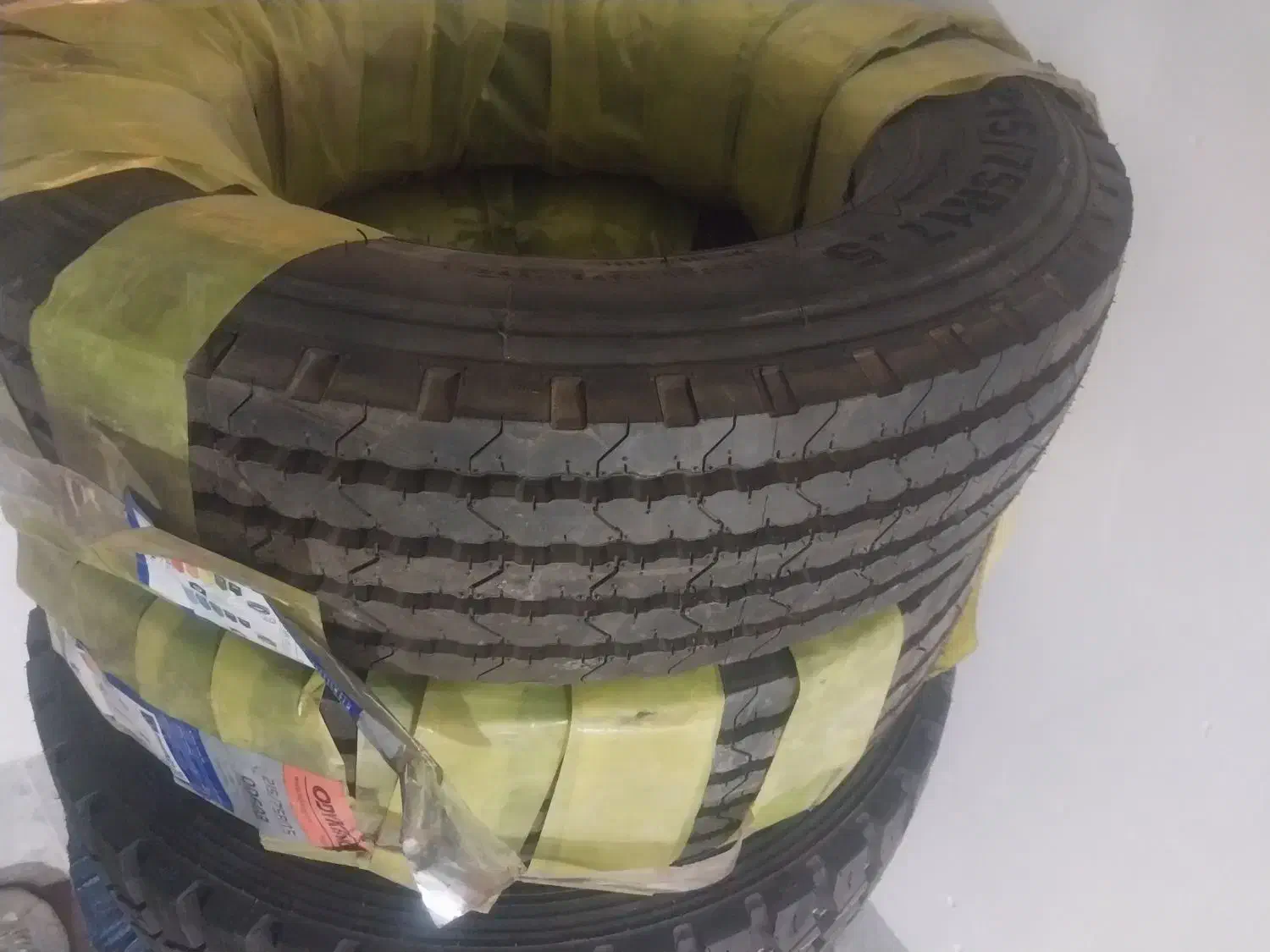 دو جفت لاستیک نو نیسان و خاور ۲۱۵|قطعات یدکی و لوازم جانبی|یزد, |دیوار