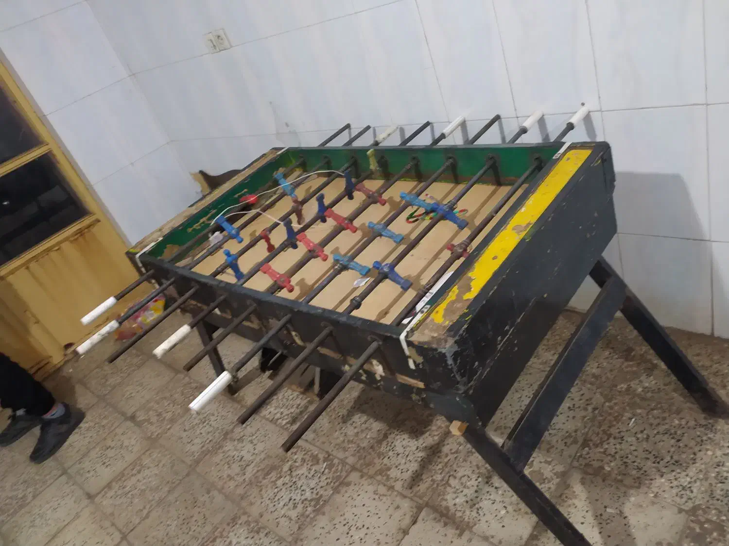 دو عدد فوتبال دستی و یک تنیس رو میزی در حد|ورزش‌های توپی|سلماس, |دیوار