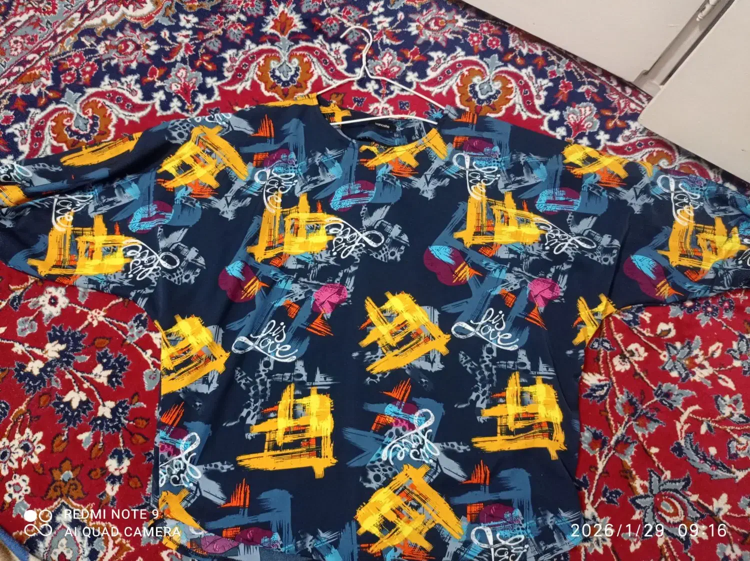 شومیز|لباس|ری, جوانمرد قصاب|دیوار