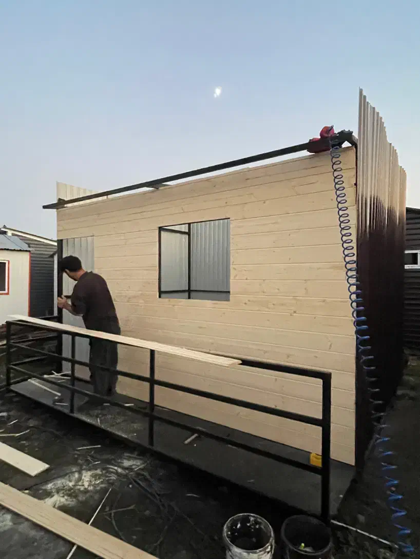 جذب نیرو فنی جهت ورق کوبی و نصب پی وی سی و لمبه|خدمات پیشه و مهارت|آمل, |دیوار