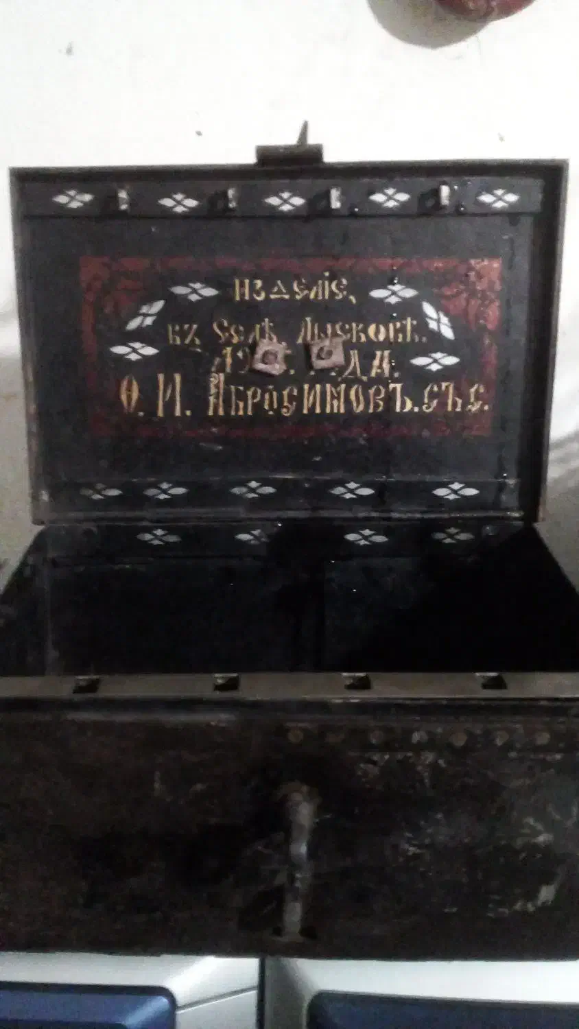 صندوقچه قدیمی دارای کلید مخفی|کلکسیون اشیاء عتیقه|رشت, عینک|دیوار