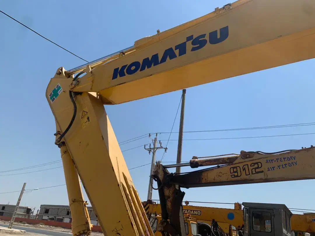 بیل کوماتسو ۲۲۰|ماشین‌آلات صنعتی|تهران, منیریه|دیوار