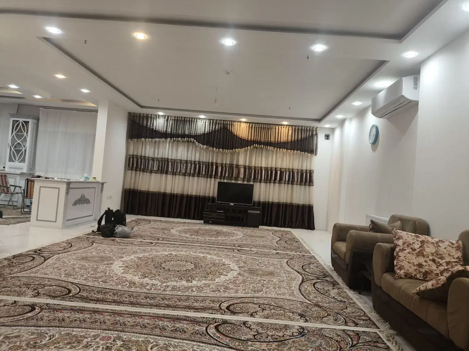 هم خونه خانم در آپارتمان بزرگ و دنج ( مشهد)|اجارهٔ آپارتمان|مشهد, کوی پلیس|دیوار