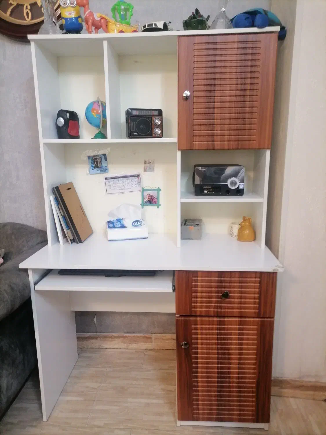 میز کامپیوتر در حد تمیز|میز تحریر و کامپیوتر|گرگان, |دیوار