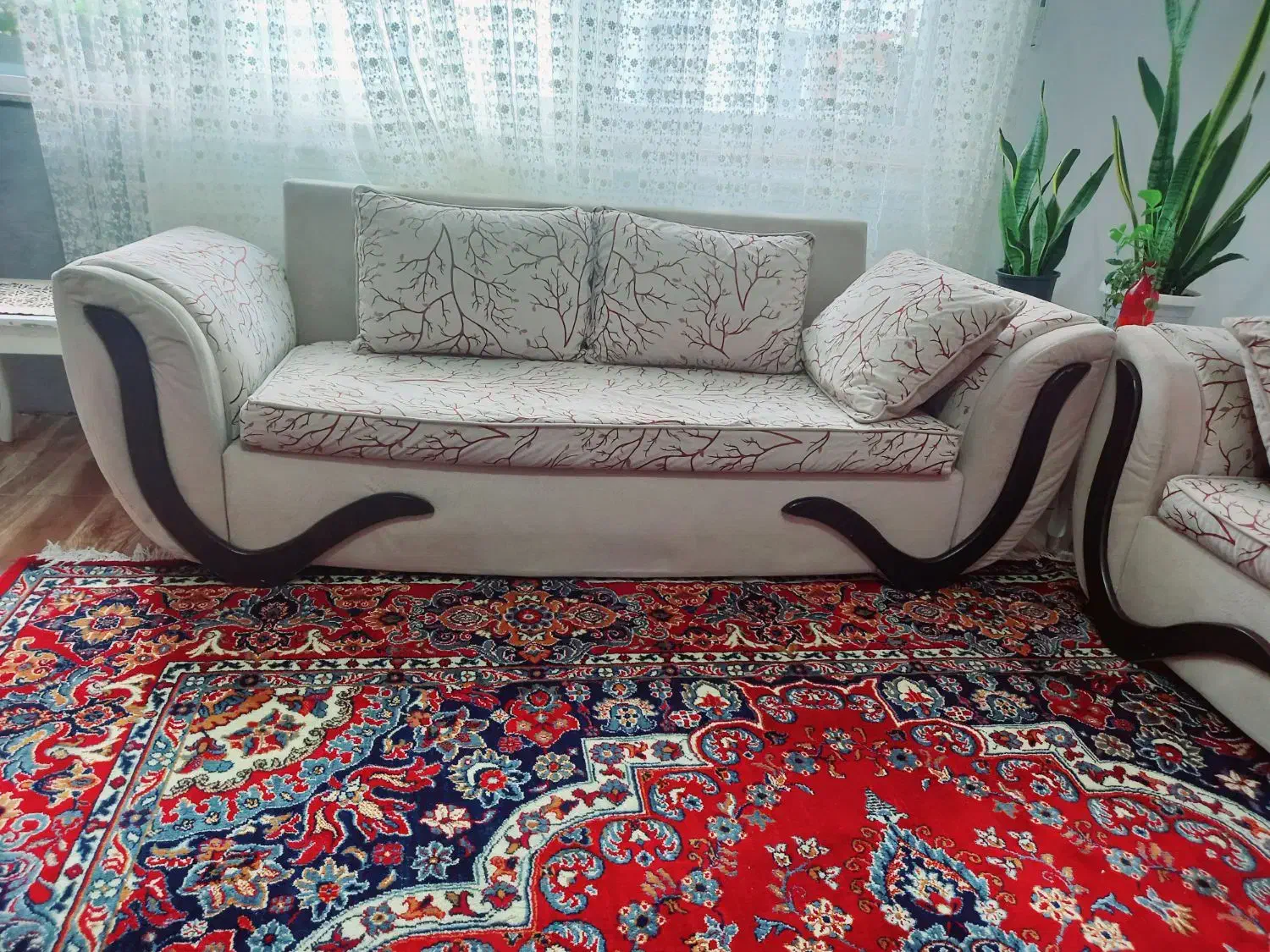 مبل ۷نفره درحد نو.  ومیز غذا خوری ۶نفره|مبلمان خانگی و میز عسلی|رودسر, |دیوار