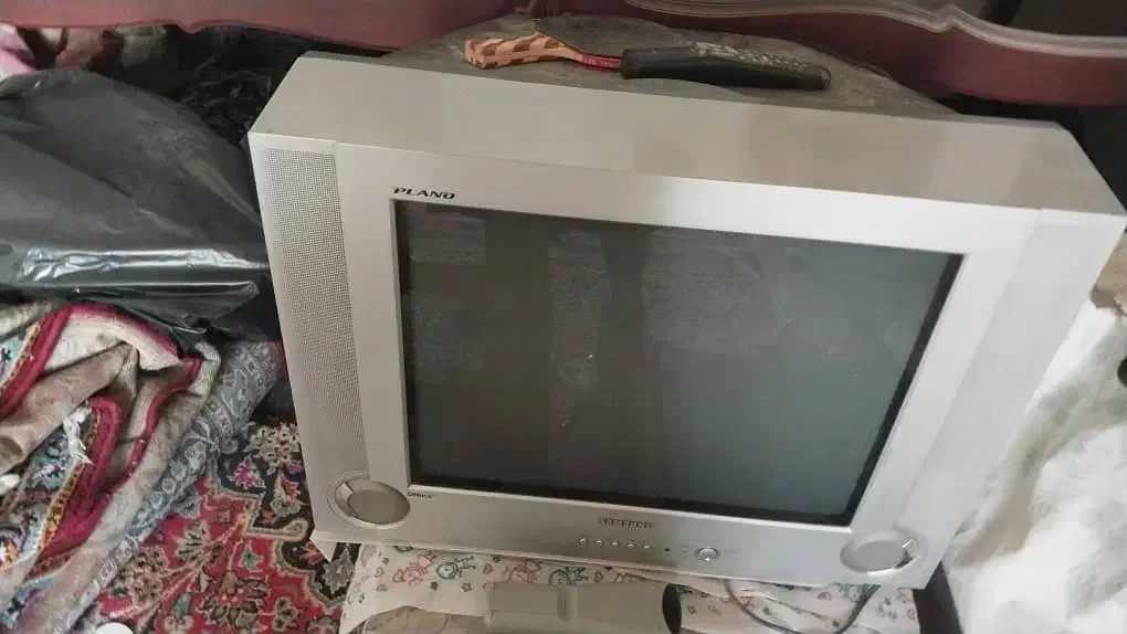 تلویزیون ۲۱ اینج|تلویزیون و پروژکتور|ری, شهید غیوری (ابن باویه)|دیوار