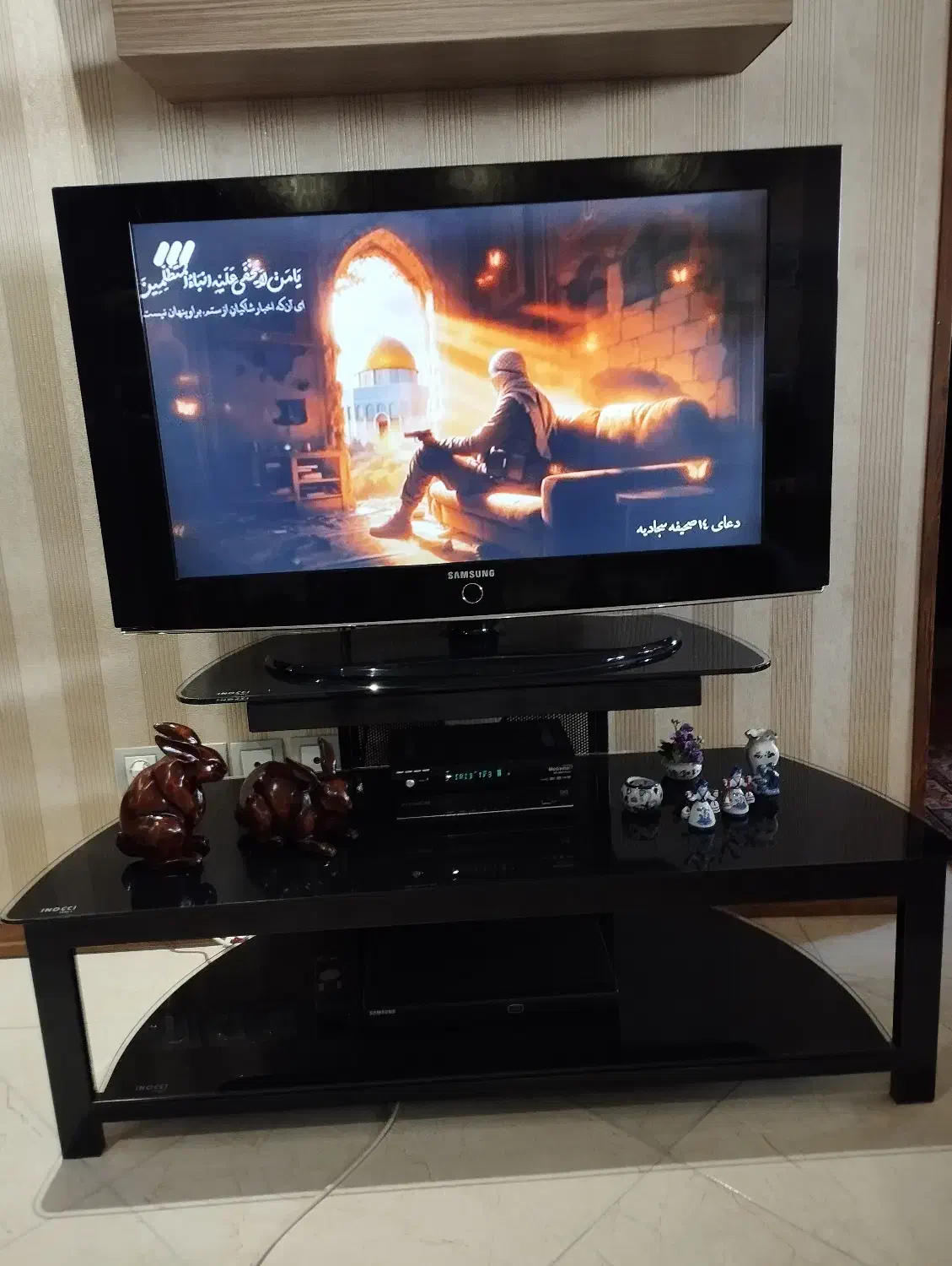 تلویزیون ال سی دی سامسونگ اصل ۳۷ اینچ با میز|تلویزیون و پروژکتور|اصفهان, ملکشهر|دیوار