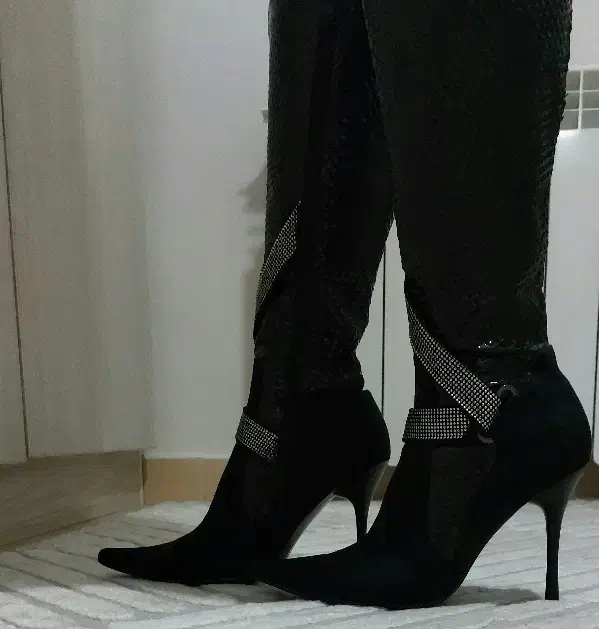 بوت چرم|کیف، کفش، کمربند|رشت, منظریه|دیوار