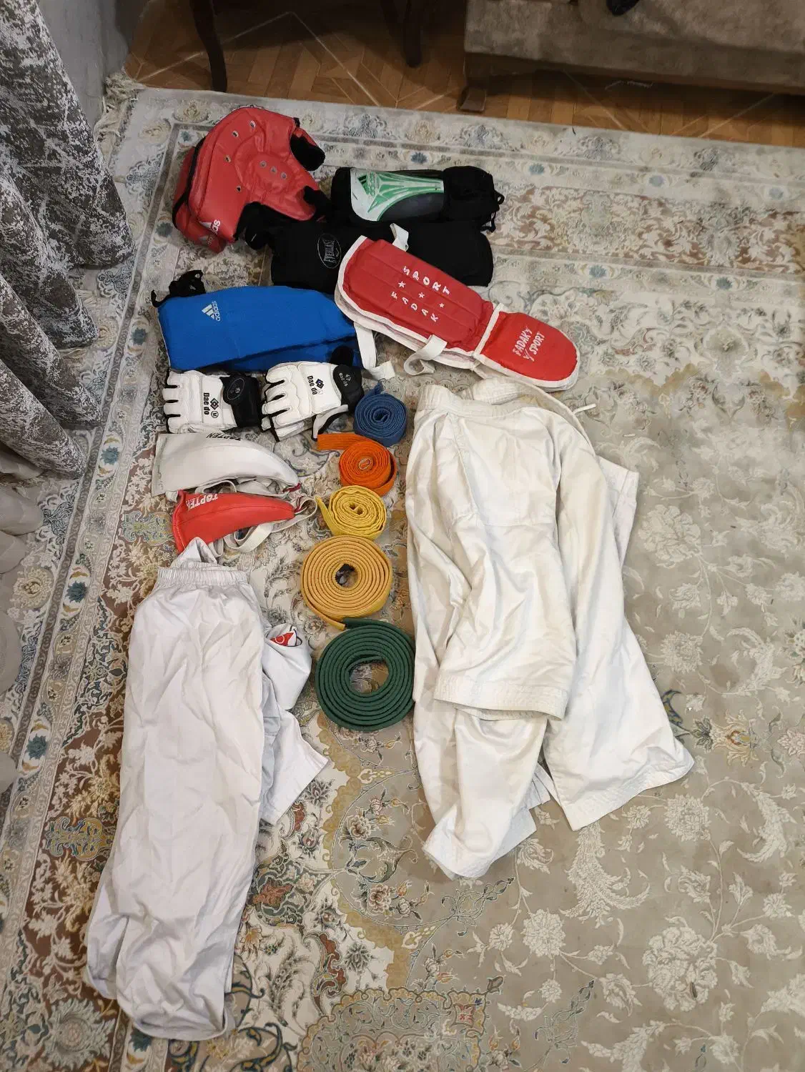 وسیله رزمی|لباس|صفادشت, |دیوار