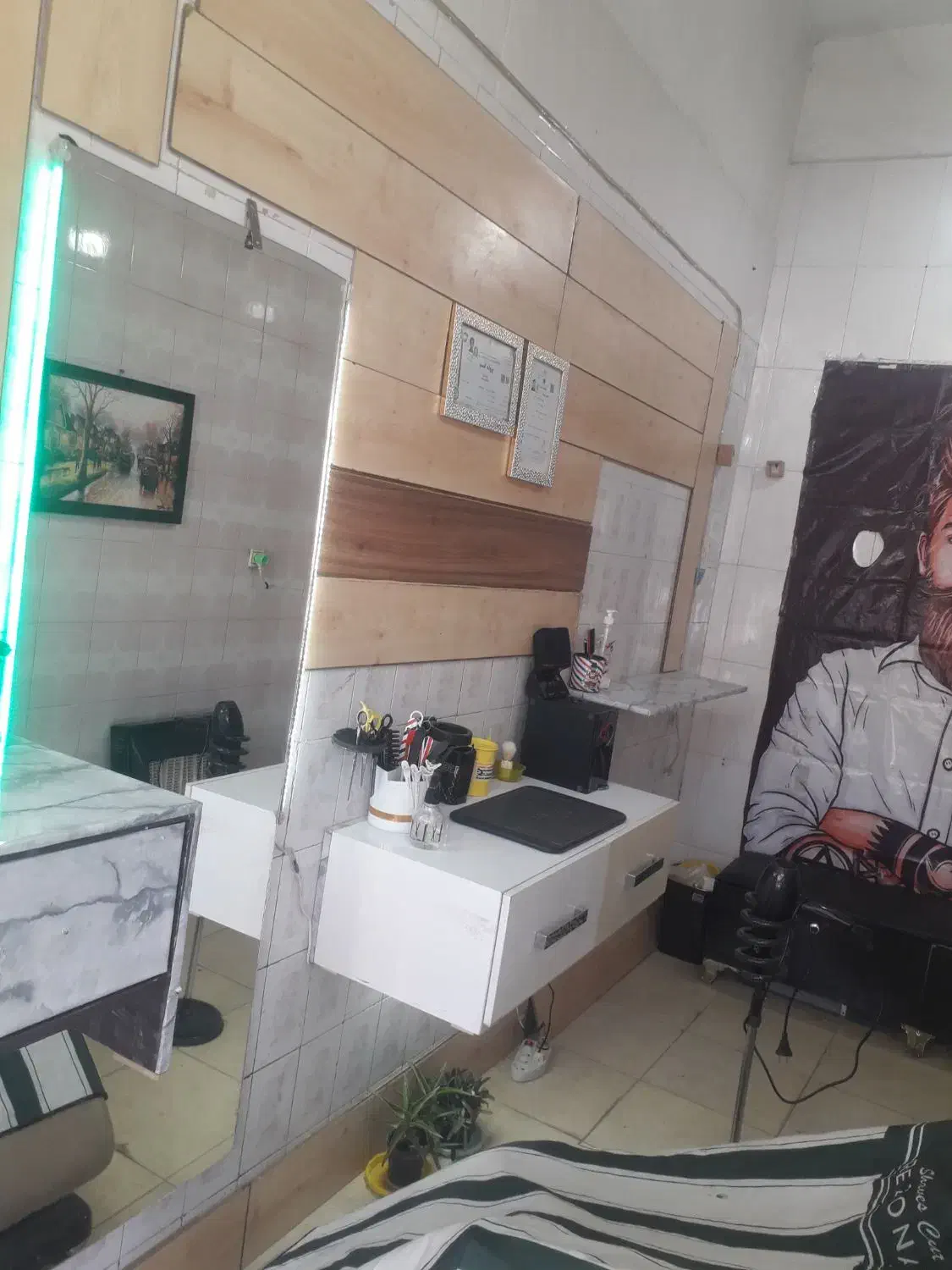 دکورایشگاه|آرایشگاه و سالن‌های زیبایی|مشهد, شهید معقول|دیوار