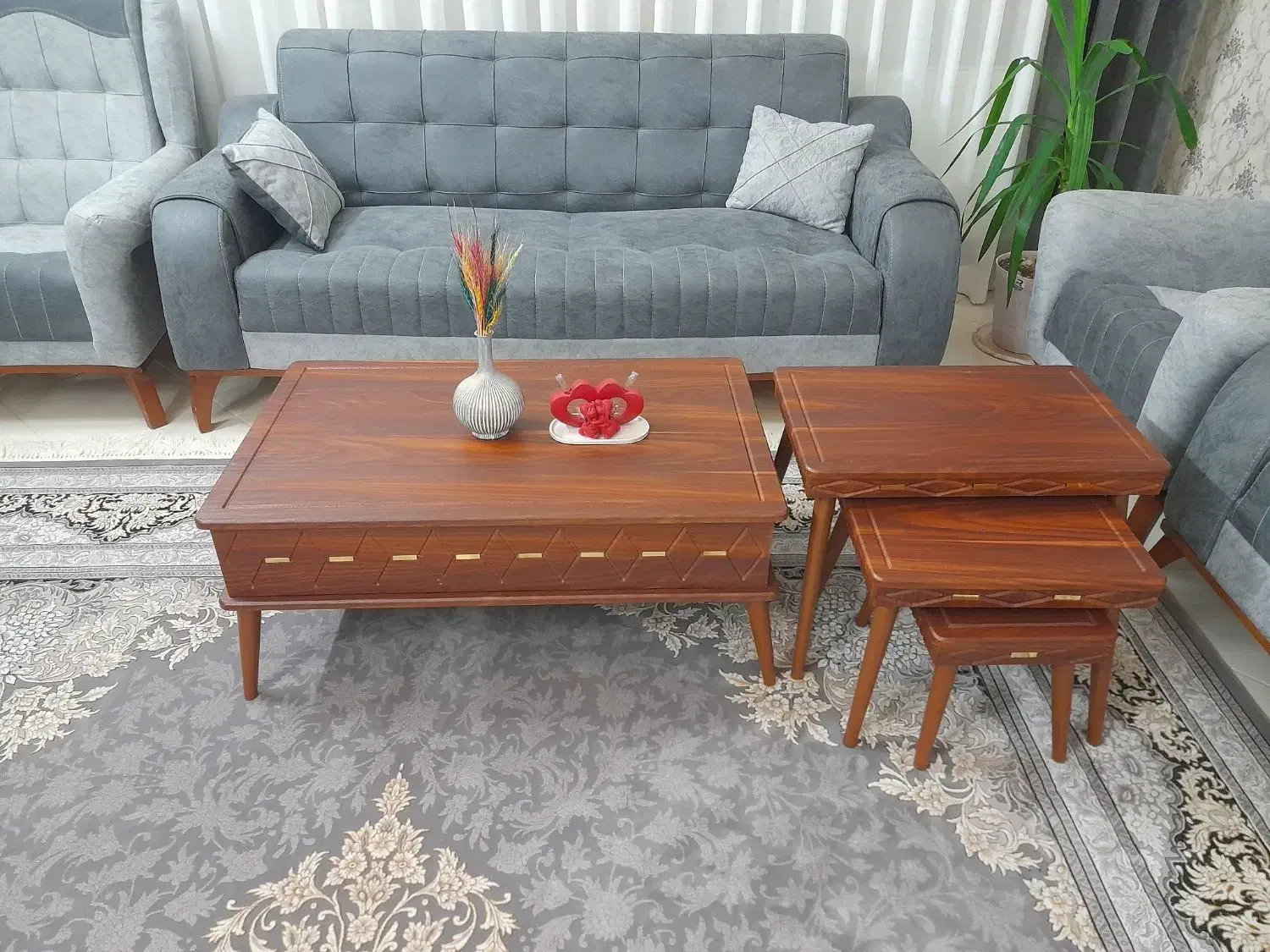 جلو مبلی چهار تیکه کشو دار|مبلمان خانگی و میز عسلی|گلبهار, شهر جدید گلبهار|دیوار