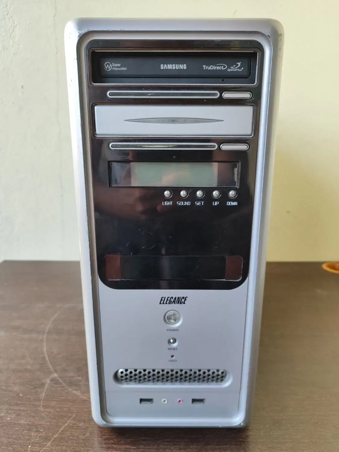 کامپیوتر ۳۲۰۰ با رم ۳ ddr2 هارد ۱۶۰ گرافیک ۵۱۲|رایانه رومیزی|چالوس, |دیوار