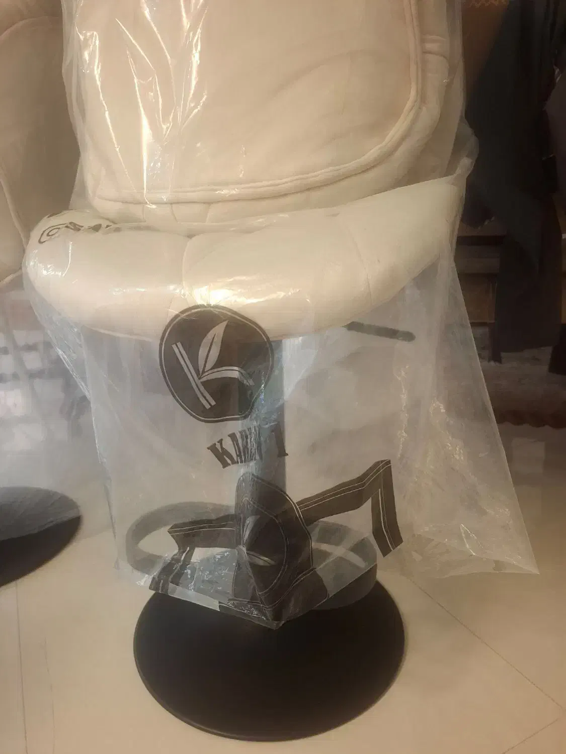 صندلی جلو کانتر یا اپن|صندلی و نیمکت|تهران, آبشار تهران (دریاچه)|دیوار