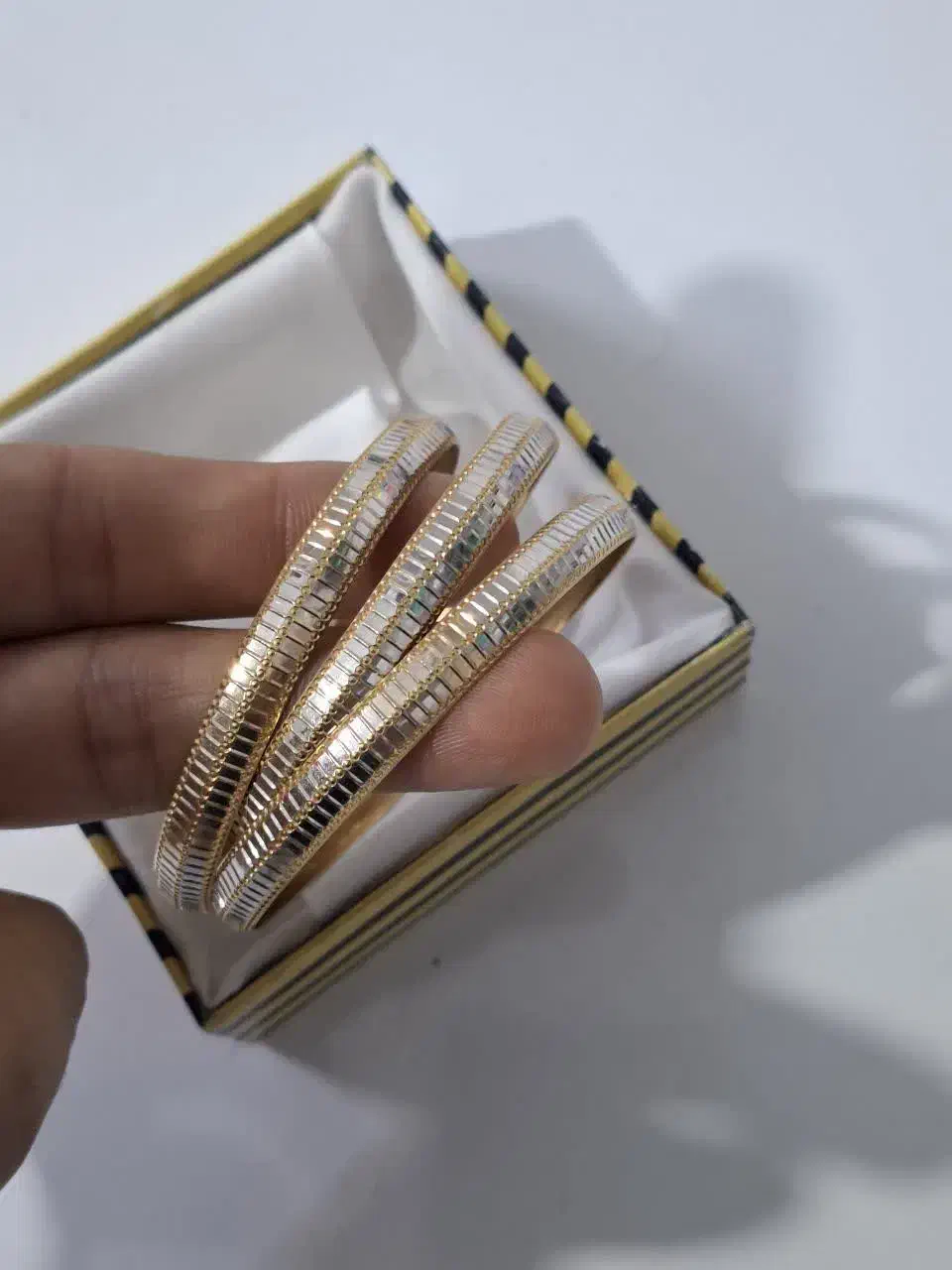 مقداری طلا ۱۳۰ بالای تابلو|جواهرات|قم, چهل درخت‎|دیوار