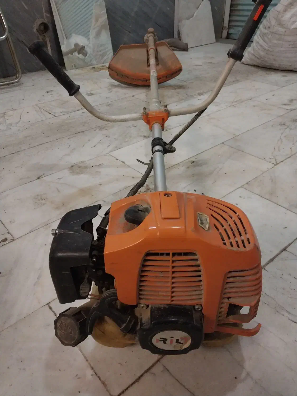 حاشیه زن|خدمات باغبانی و درختکاری|ملارد, |دیوار