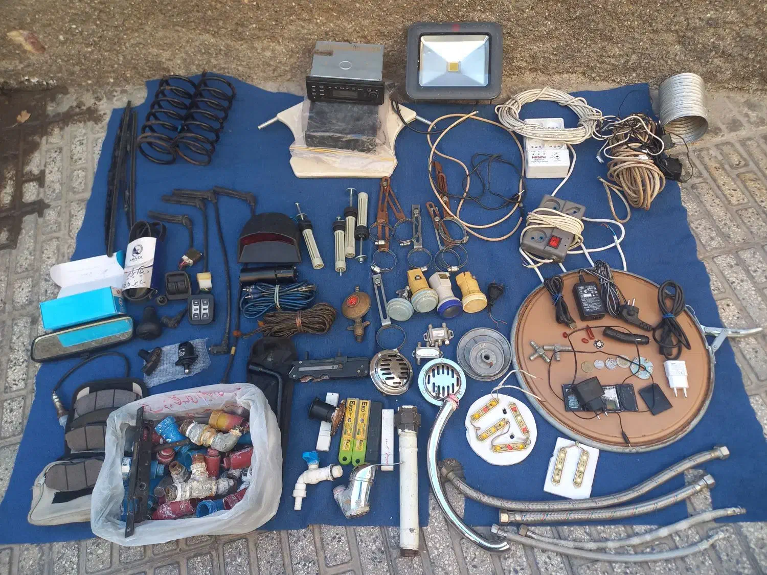 چراغ ترمز آچر چرخ فنر تسمه دینام کلید بالابر|قطعات یدکی و لوازم جانبی|ساوه, |دیوار