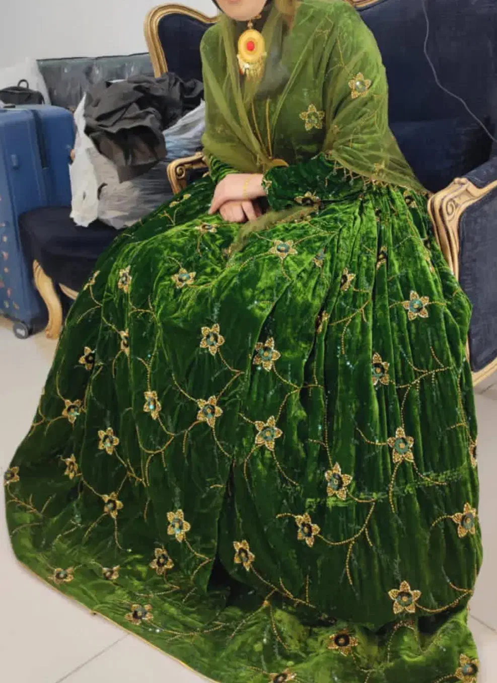 لباس ابریشم نو|لباس|یاسوج, |دیوار