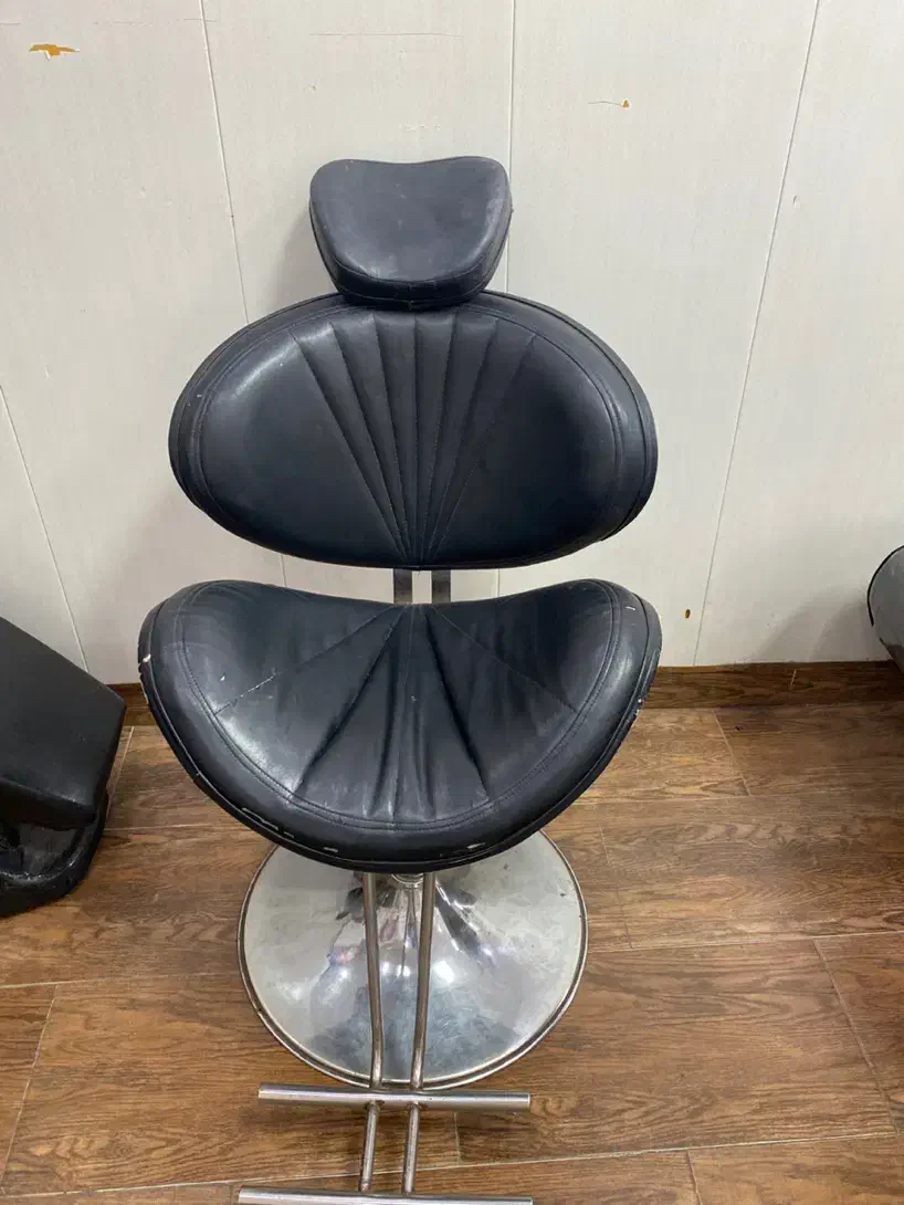 صندلی پدیکور دستگاه بخور  صندلی کوپ و اصلاح وکس|آرایشگاه و سالن‌های زیبایی|لاهیجان, کوی آزادگان|دیوار