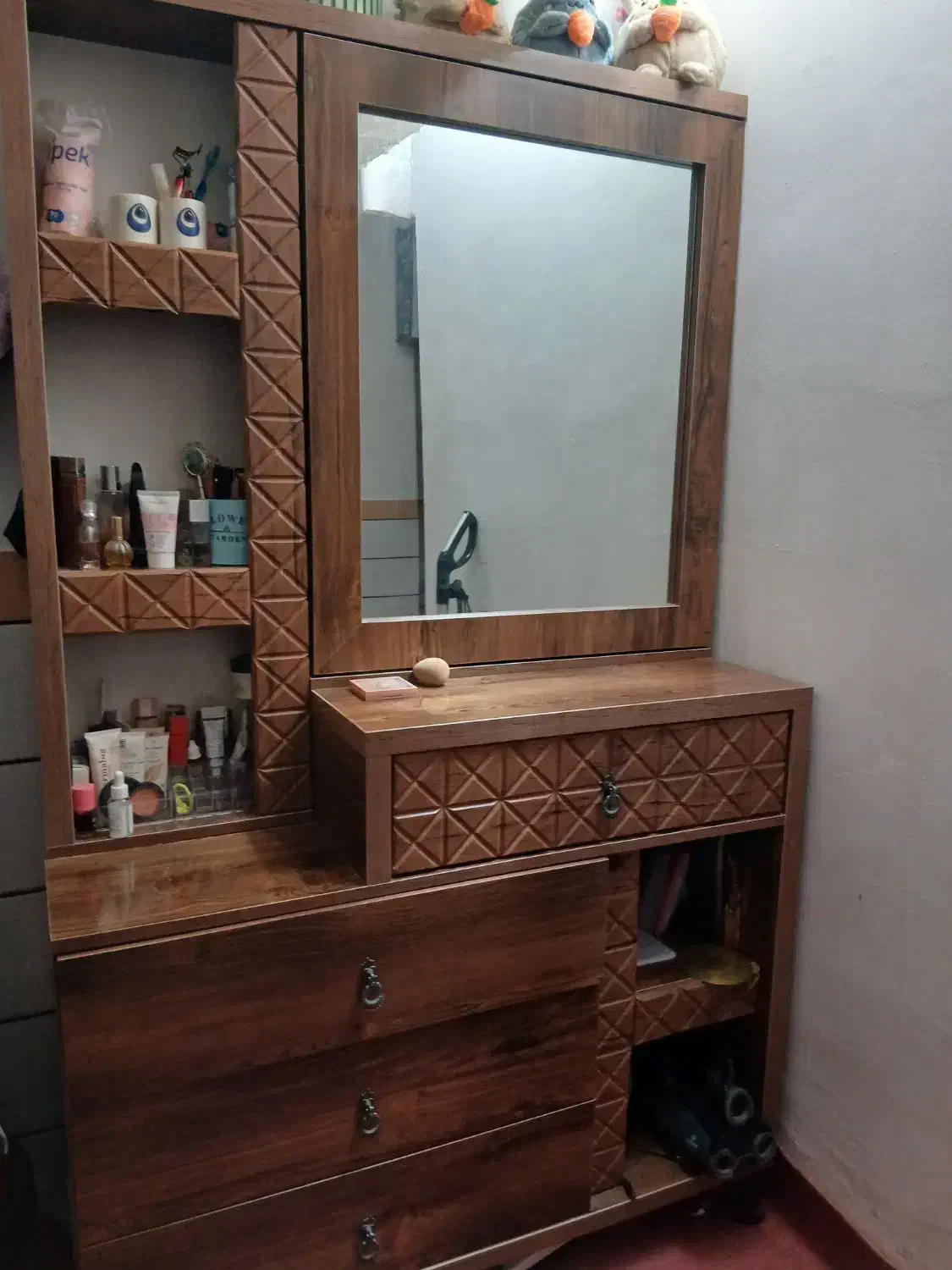 کمد دلاور دار|جاکفشی، کمد، دراور|شاهرود, |دیوار