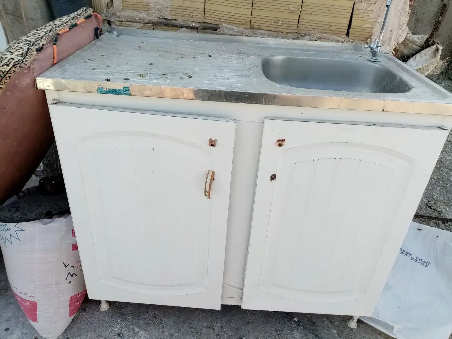 فروشی|آب‌چکان و نظم‌دهنده ظروف|قم, شهر قائم|دیوار