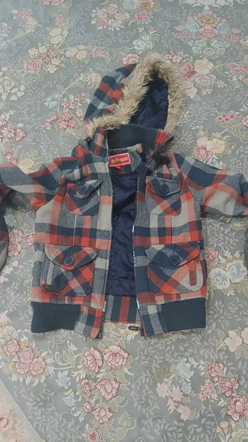 کاپشن|لباس|جوانرود, |دیوار