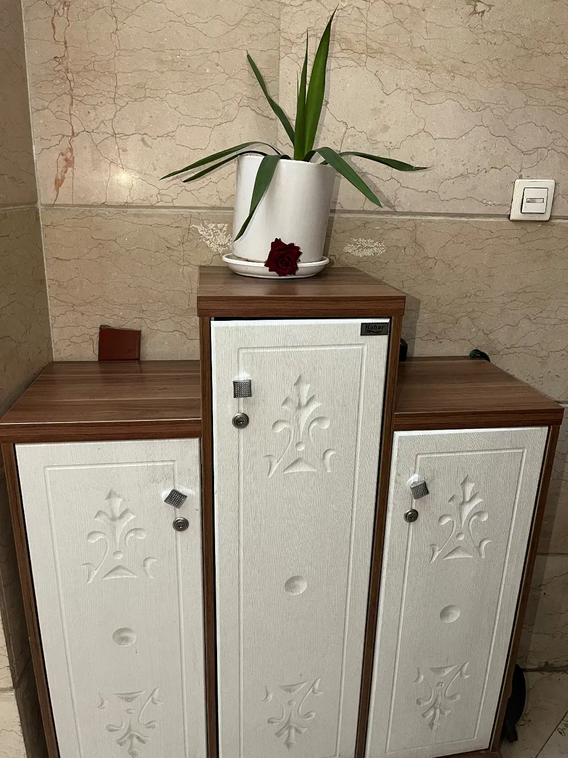 جاکفشی جادار شیک درحدنو چرخدار وقفل دار|جاکفشی، کمد، دراور|تهران, مجیدآباد|دیوار