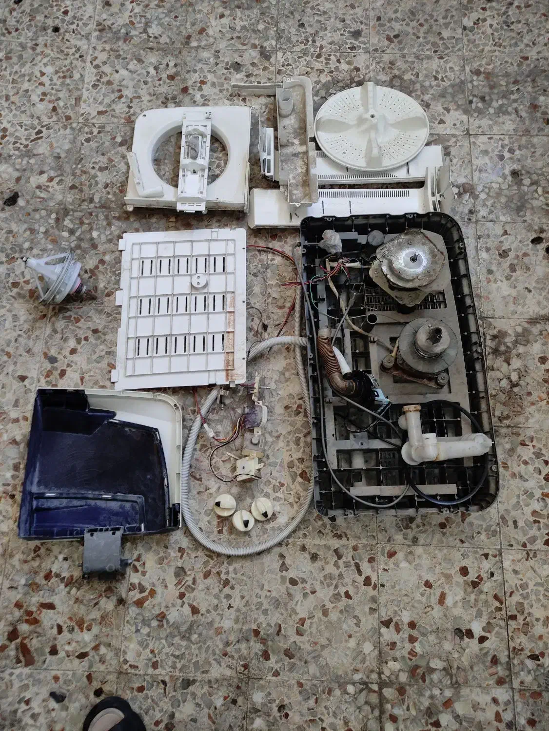 مقداری لوازم لباسشویی|ماشین لباسشویی و خشک‌کن لباس|دزفول, |دیوار