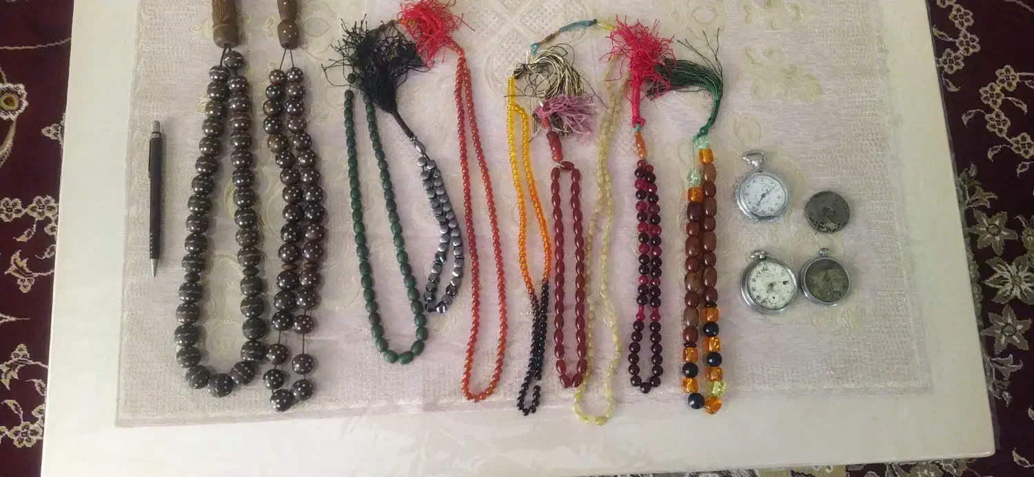 تسبیح و ساعت جیبی|کلکسیون اشیاء عتیقه|شاندیز, |دیوار