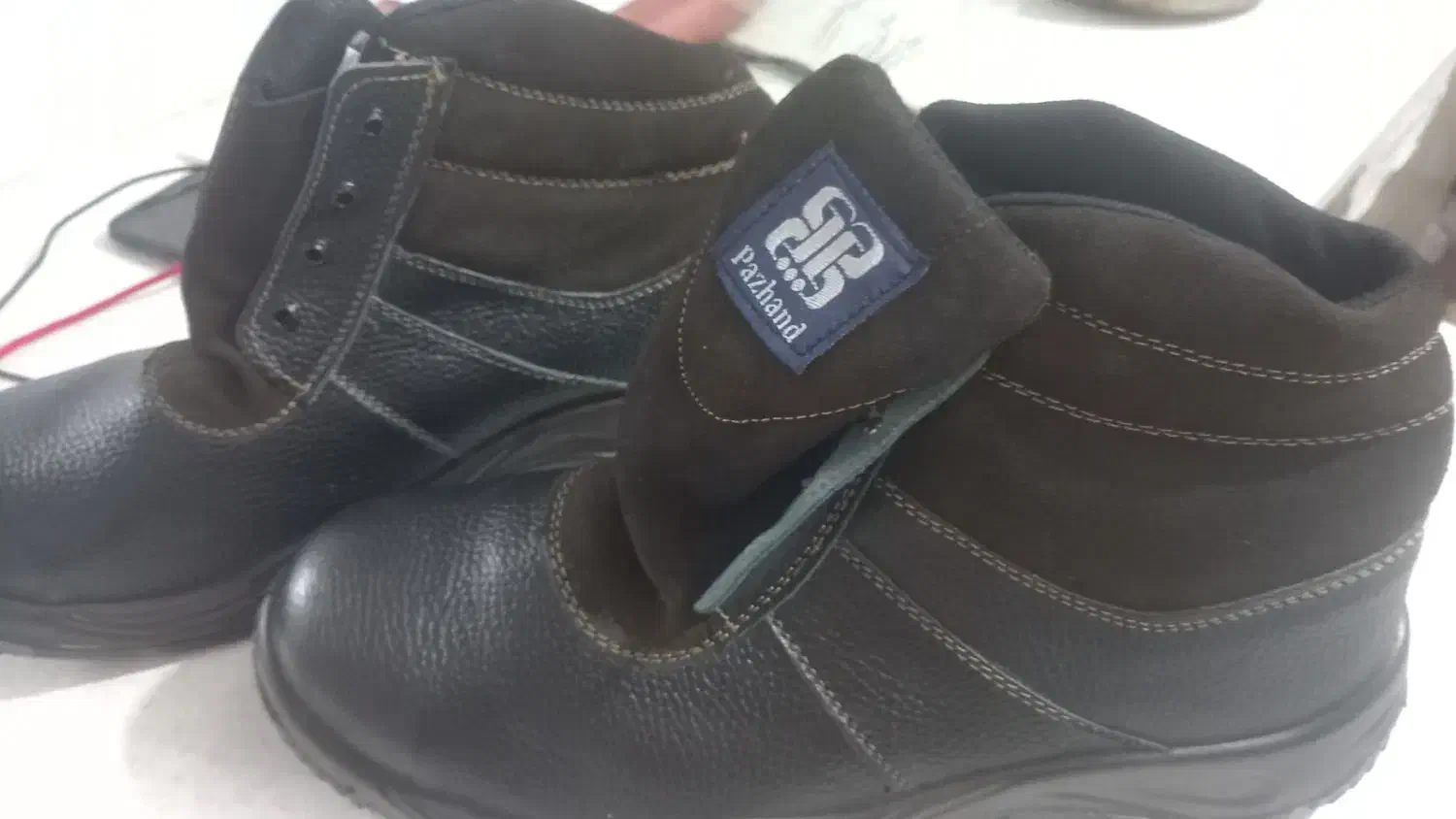 کفش نیم بوت کار|کیف، کفش، کمربند|گلبهار, شهر جدید گلبهار|دیوار