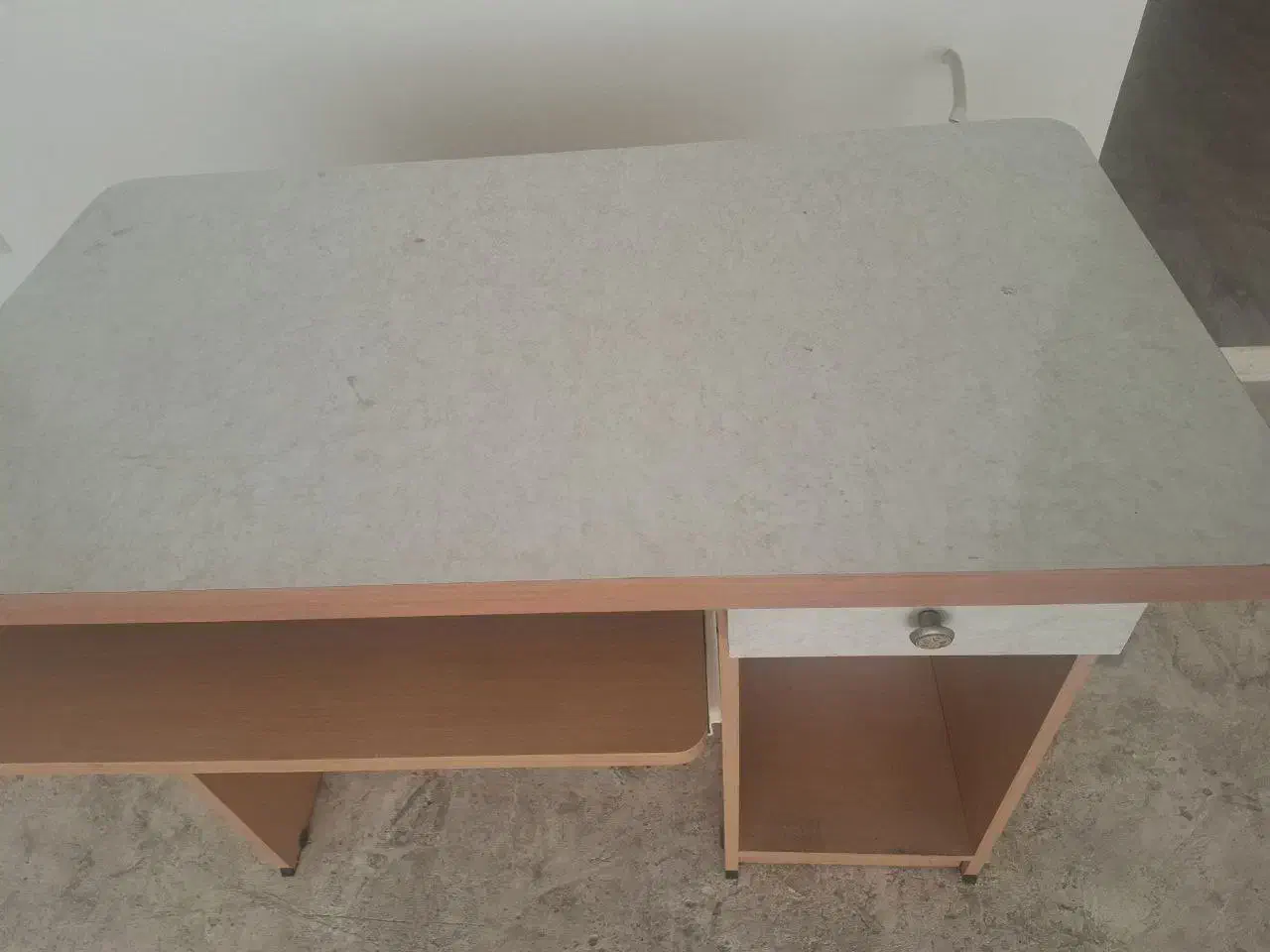 میز کامپیوتر تمیز کارکرده|مبلمان اداری|تبریز, |دیوار