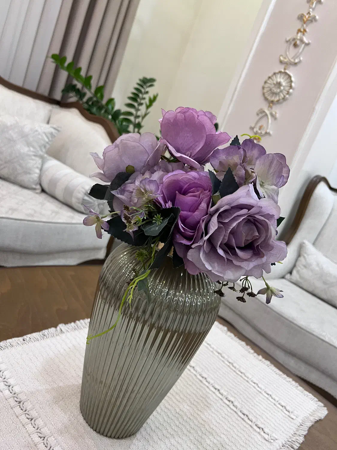 گل مصنوعی خارجی و گلدان شیشه ای|گل مصنوعی|رباط‌کریم, رباط‌کریم|دیوار