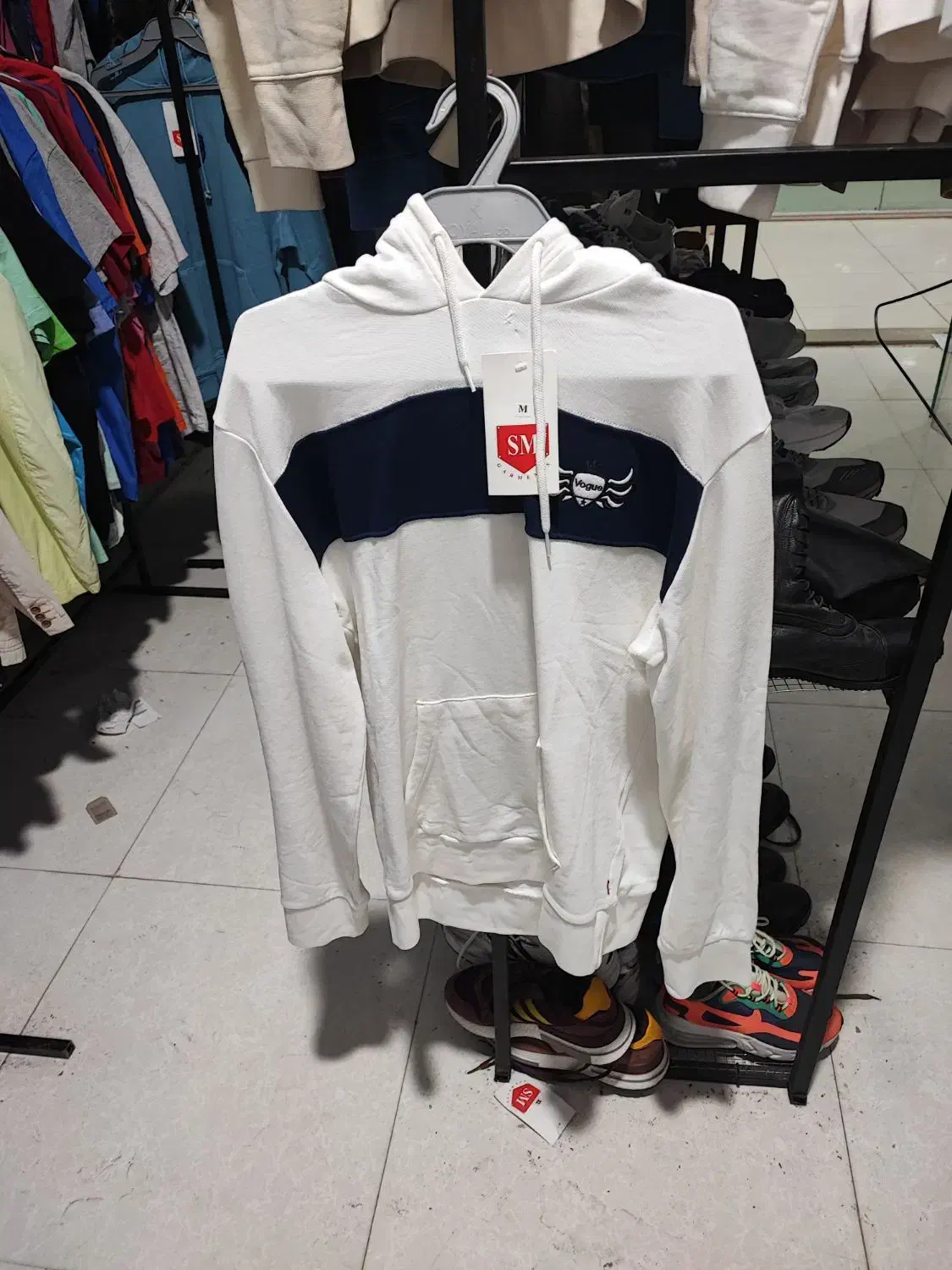 دورس وهودی نو آکبند خارجی|لباس|تربت‌حیدریه, مسجد جامع|دیوار