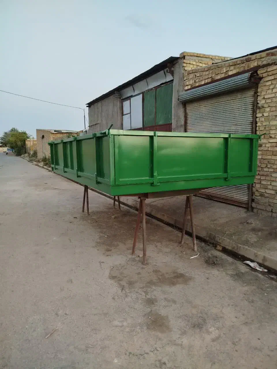 تریلی پشت تراکتوری|ماشین‌آلات صنعتی|شال, |دیوار