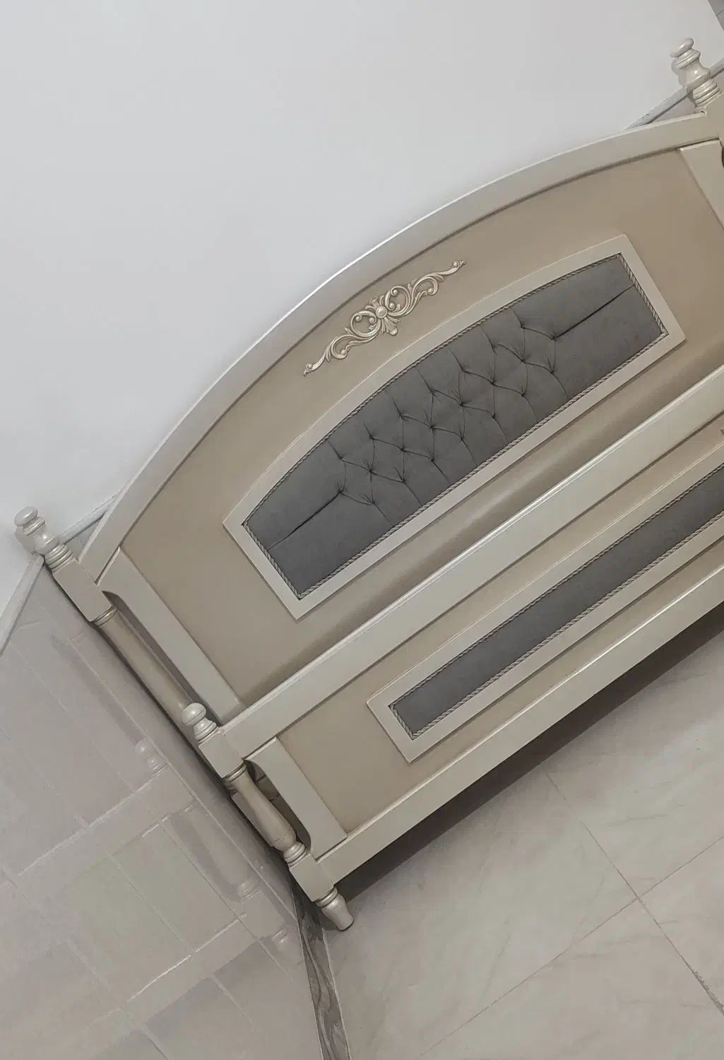 سرویس خواب سالم و نو|تخت و سرویس خواب|قم, نخودی|دیوار