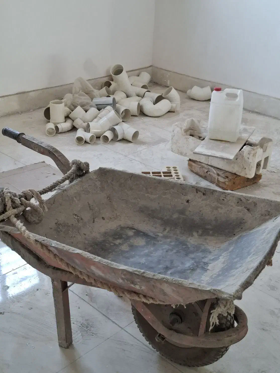 فرغون گاری بشکه سیمان لوله پلیکا|مصالح و تجهیزات ساختمان|اهواز, شهرک رزمندگان|دیوار