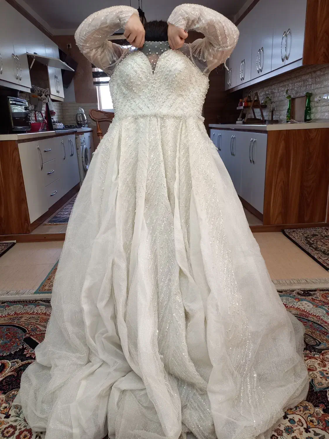 لباس عروس|لباس|گلوگاه, |دیوار