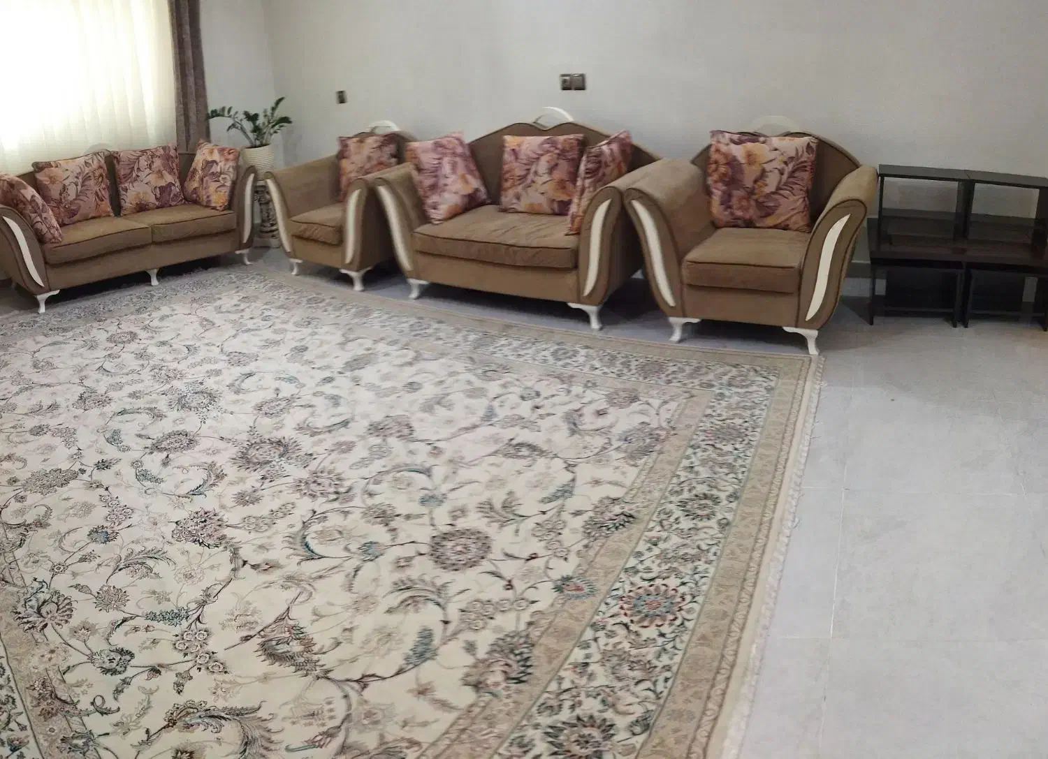 فروش مبل هفت نفره با میز عسلی|مبلمان خانگی و میز عسلی|قائم‌شهر, |دیوار