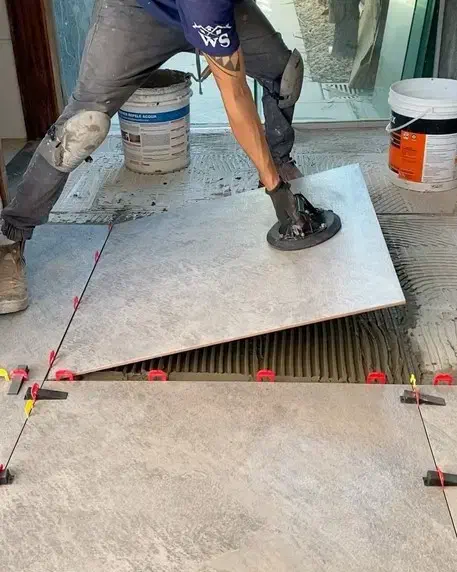 نصب کاشی سرامیک پرسلان اسلب با چسپ|خدمات پیشه و مهارت|کنارک, |دیوار