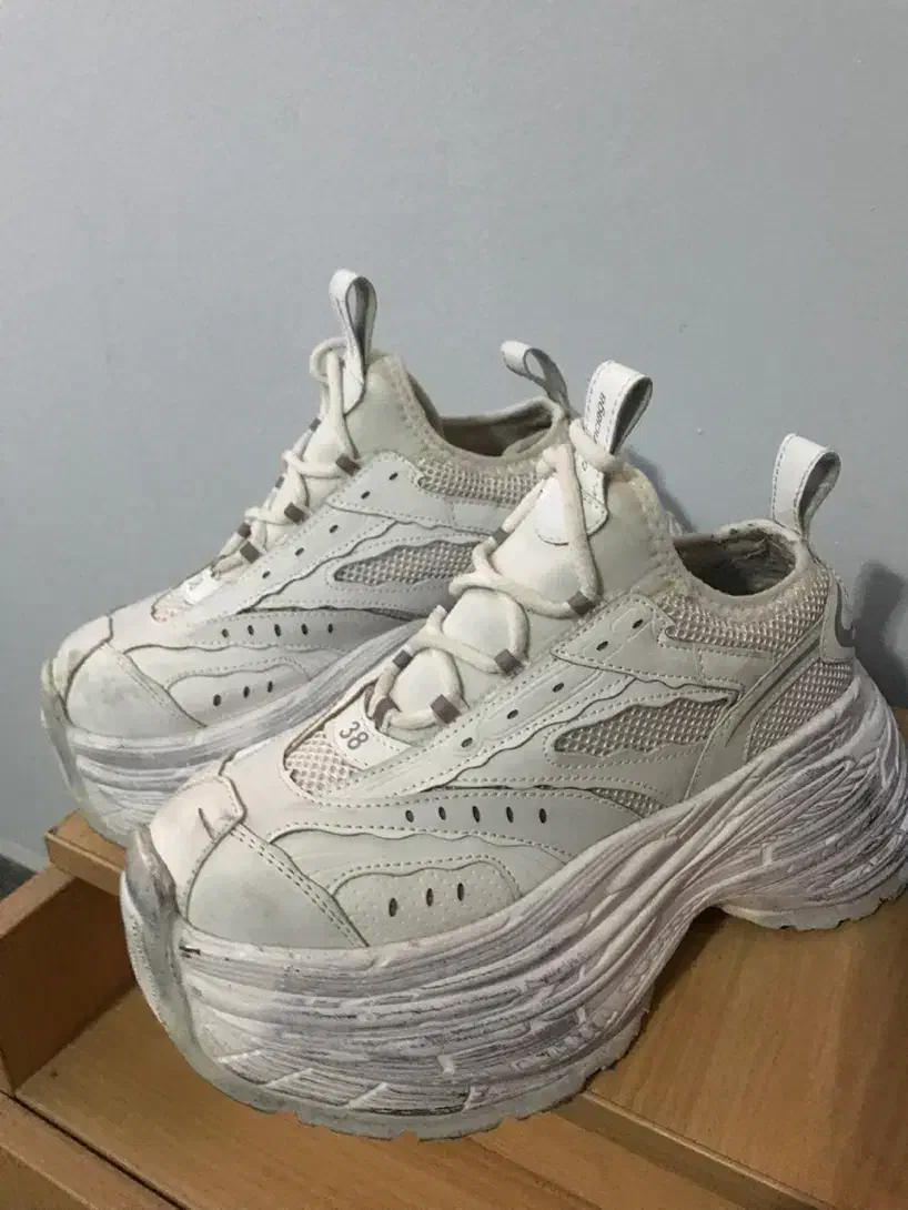 کتونی|کیف، کفش، کمربند|شیراز, شهرک گلدشت حافظ|دیوار