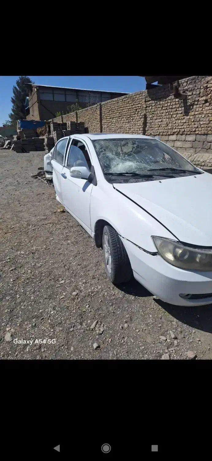 لیفان ۶۲۰ تصادفی|خودرو سواری و وانت|مشهد, نوید|دیوار